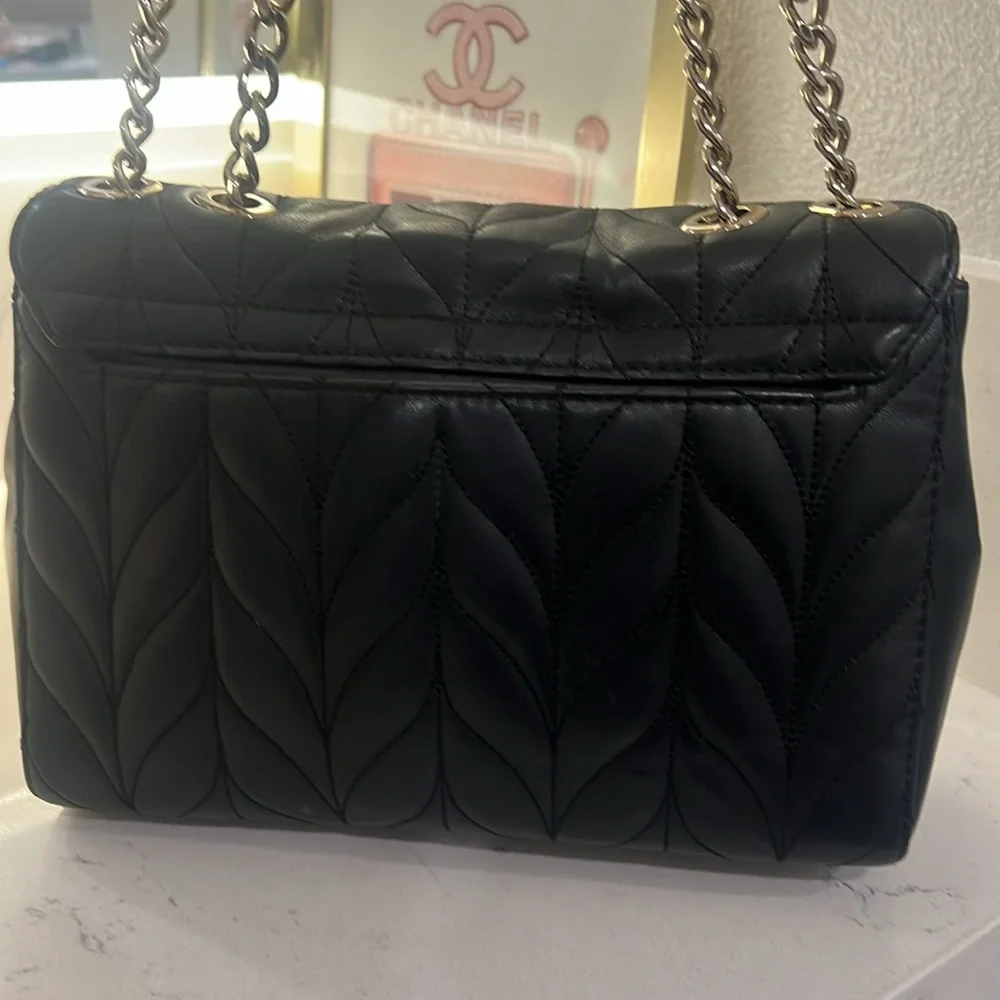 Kate Spade Bariar Lane Quilted Emelyn Crossbody Shoulder Black 7”-10”-3” EUC - Picture 6 of 16